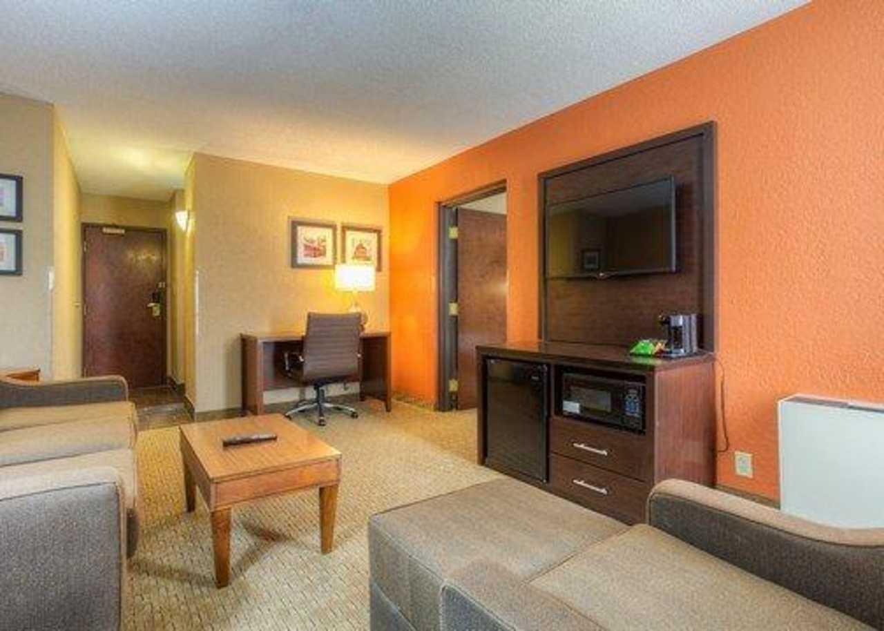 Comfort Inn & Suites Evansville Airport Exterior foto