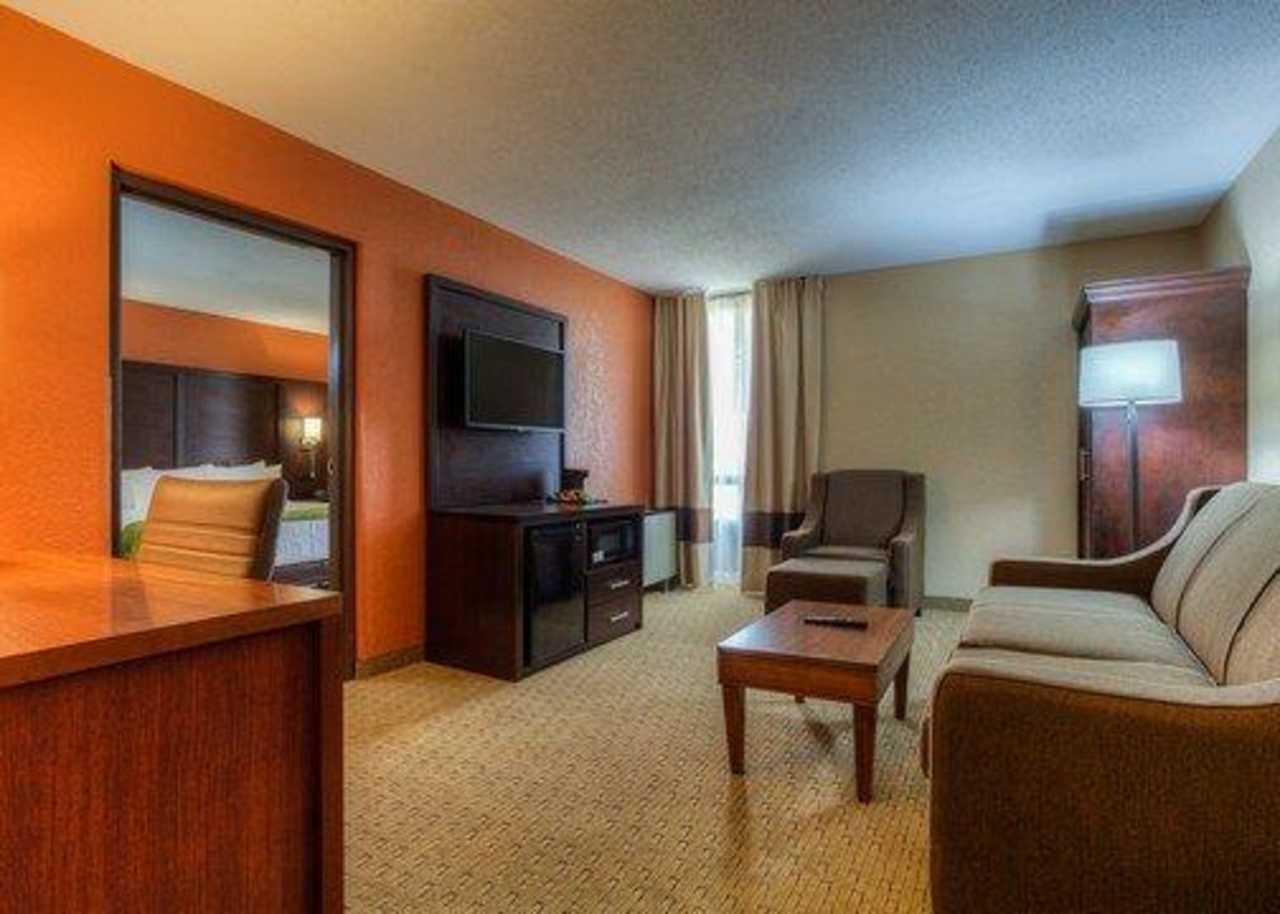 Comfort Inn & Suites Evansville Airport Exterior foto
