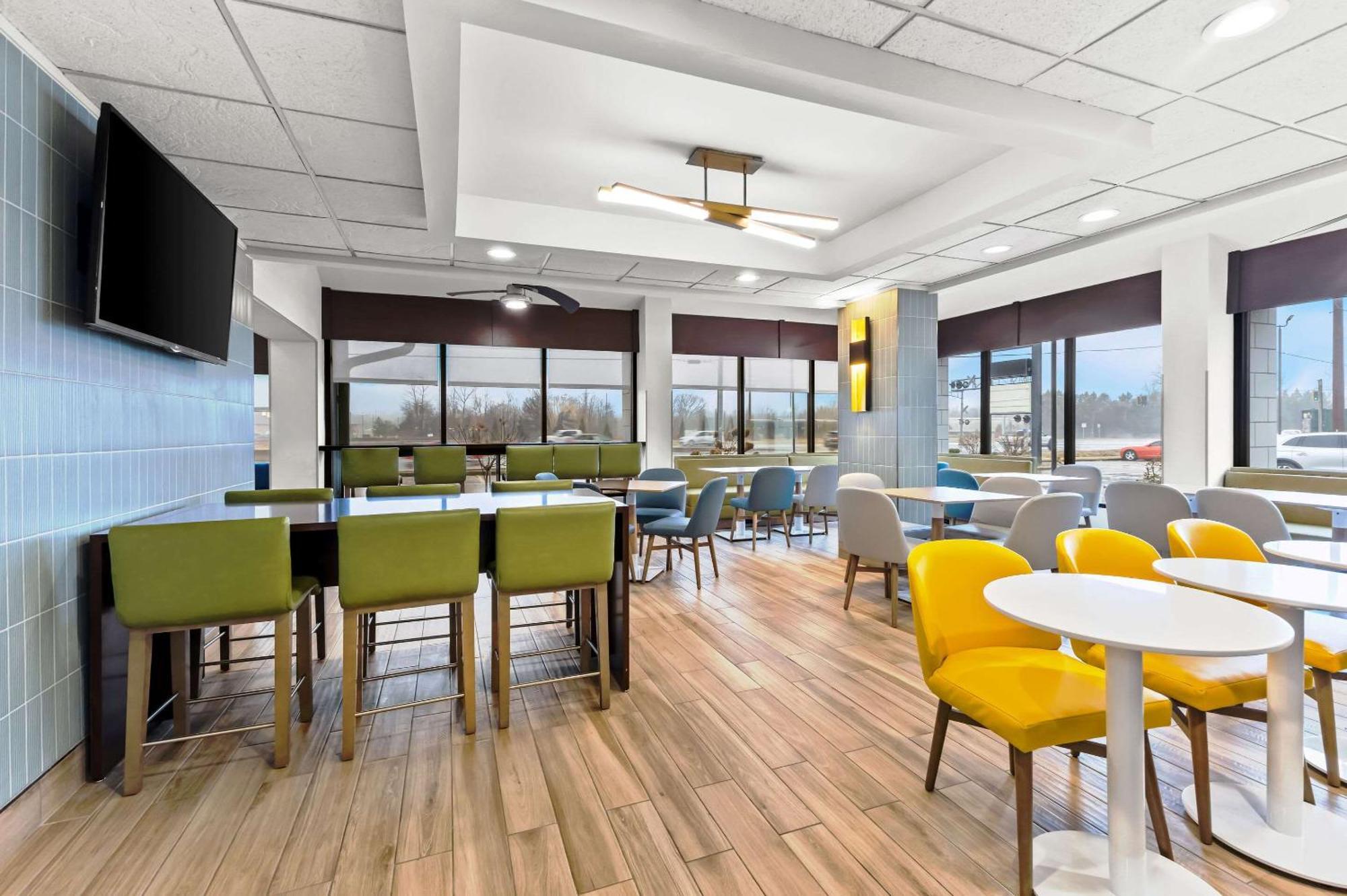 Comfort Inn & Suites Evansville Airport Exterior foto